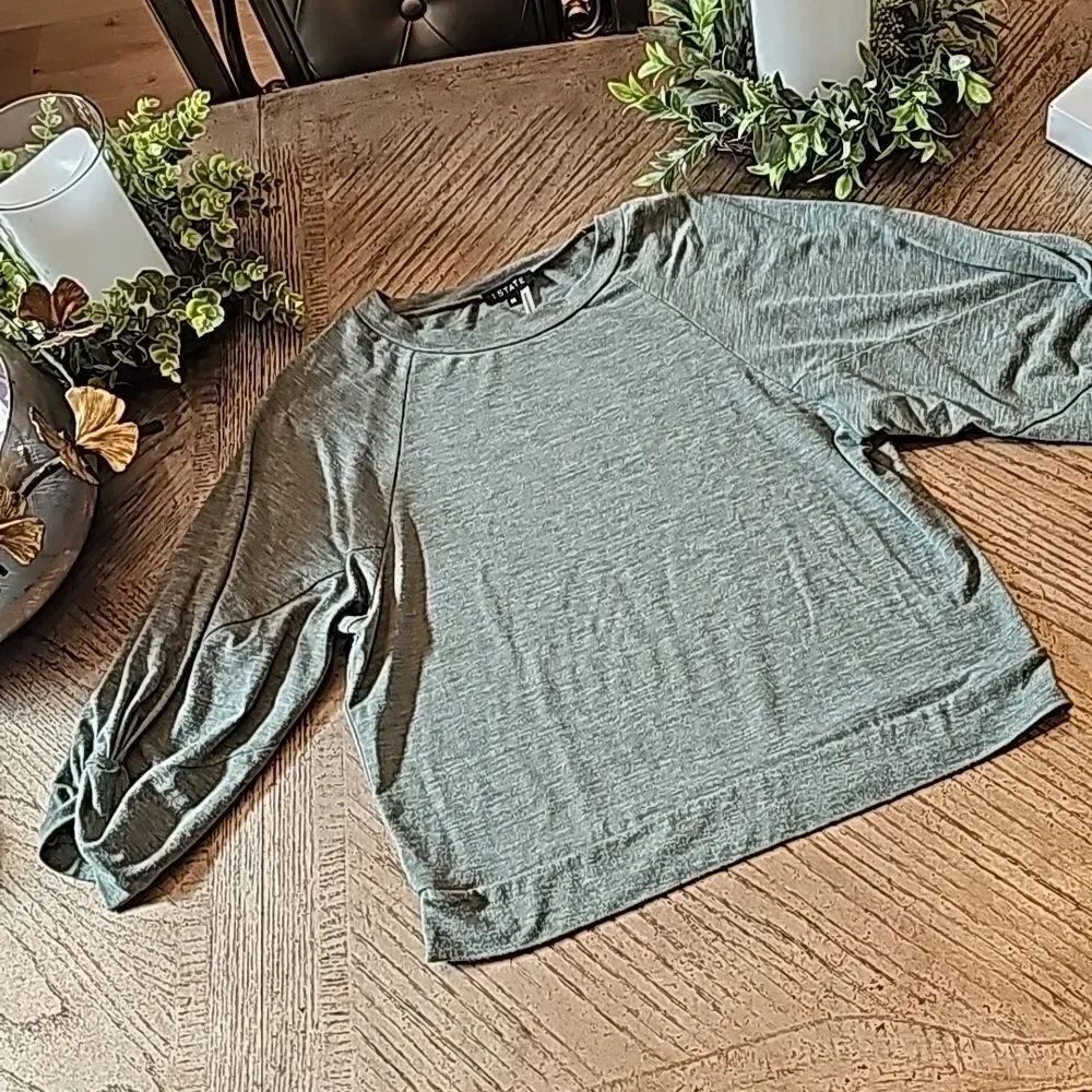 1.STATE size M green top quarter sleeve